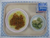 ミートソーススパゲティ、えだまめとツナのサラダ