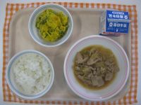 ごはん、ぶた肉のしょうが焼き、かぼちゃサラダ