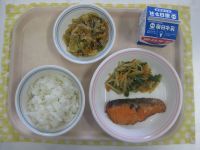 ごはん、さかなの塩焼き、いんげんの和えもの、春雨のあまからいため