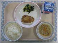 ごはん、とり肉のレモン焼き、ほうれん草のソテー、切干大根のにもの