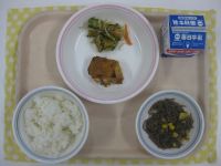 ごはん、とり肉のばいにく焼き、すのもの、糸こんソテー