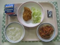 ごはん、さかなのフライ、ゆで野菜、スパゲティーナポリタン