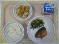 ごはん、さかなの照り焼き、いんげんソテー、あつあげのにもの