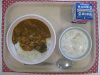 夏野菜カレー、フルーツヨーグルト