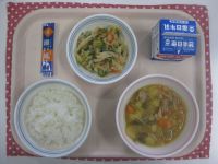 ごはん、肉じゃが、ハリハリサラダ、ふりかけ