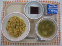 キムチチャーハン、中華スープ、ぶどう寒天