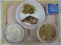 ごはん、ブリの照り焼き、ちんげんさいのナムル、豚汁