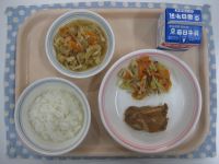 ごはん、とりのごまてりやき、梅さっぱり和え、切り干し大根のにもの