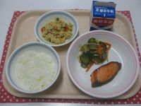 □■ふるさと誕生日■□ごはん、さかなのゆずみそ焼き、ごま酢和え、とふの粉のにもの地元のゆず果汁、郷土料理の「とふの粉の煮物」を取り入れています。