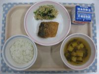 ごはん、さばの龍田揚げ、こまつなのレモン和え、すまし汁※さばは、和歌山県からいただきました。