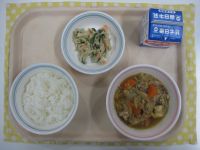 ごはん、すきやき風煮、ごぼうサラダ