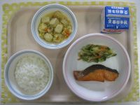 ごはん、魚の塩焼き、やさいのナムル、こうやの卵とじ