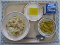 ウインナーピラフ、フライドポテトカレー風味、オレンジ寒天