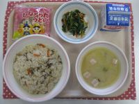 ☆★ひな祭りメニュー★☆きんぴらずし、ほうれん草のゴマ和え、てまりふのみそ汁、ひなあられ