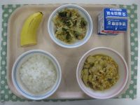 ごはん、他人煮、やさいのおかか和え、バナナ