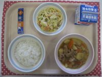 ごはん、肉じゃが、中華風スパサラダ、ふりかけ