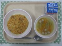 チキンライス、やさいとソーセージのスープ