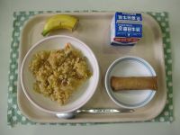 キムチチャーハン、春巻き、バナナ