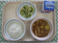 ごはん、ぶた肉のケチャップ煮、えだまめとツナのサラダ
