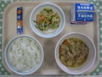 ごはん、肉じゃが、ハリハリサラダ、ふりかけ
