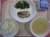 ごはん、ブリの照り焼き、やさいのゴマ和え、みそ汁
