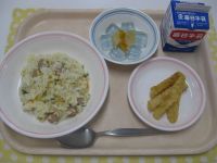 ピラフ、フライドポテトカレー風味、ももとサイダー風ゼリー