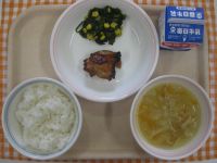 ごはん、とり肉のマーマレード焼き、ほうれん草のソテー、コンソメスープ