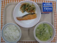 ごはん、さかなの塩焼き、いんげんのごま和え、塩ちゃんこ汁