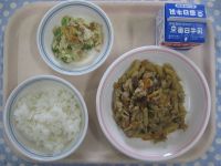 ごはん、ぶた肉の五目きんぴら、ブロッコリーのマヨおかか
