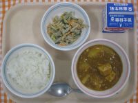 ごはん、とうふのカレー煮、ごぼうサラダ