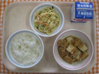 ごはん、あつあげのあんかけ煮、中華風スパサラダ