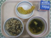 ひじきごはん、かぼちゃの天ぷら、すまし汁