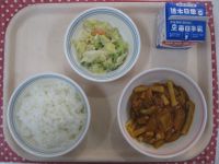 ごはん、ぶた肉のケチャップ煮、ブロッコリーサラダ