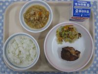 ごはん、とり肉のごまてりやき、はくさいのこんぶ和え、切り干し大根のにもの