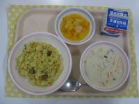ジビエカレーピラフ、きのこチャウダー、フルーツポンチ※ジビエウインナーは和歌山県からいただきました。