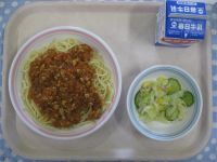 大豆入りミートスパゲティ、フレンチサラダ