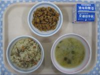 とりごぼうごはん、大豆とじゃこの揚げに、みそ汁