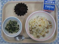☆★バレンタインこんだて★☆ピラフ、ほうれん草のサラダ、ココア蒸しケーキ