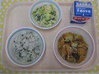 わかめごはん、厚揚げのあんかけ煮、こまつなのマカロニサラダ