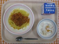 大豆入りミートスパゲティ、フルーツヨーグルト