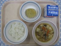 ごはん、豆腐の中華煮、さつまいもの天ぷら