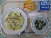 ウインナーピラフ、ほうれん草とベーコンのサラダ、みかんゼリー