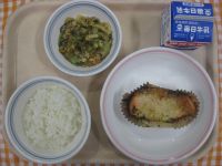 ごはん、鮭のマヨネーズ焼き、春雨とひき肉の甘辛炒め