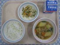 ごはん、肉じゃが、ハリハリサラダ