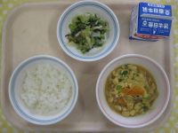 ごはん、親子煮、小松菜のおかかあえ