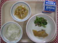 ごはん、鶏肉のマーマレイド焼き、ブロッコリーソテー、切干し大根の煮物