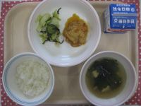 ごはん、鶏肉のレモンあえ、きゅうりの昆布あえ、中華スープ