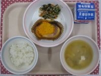 ごはん、鮭のもみじ焼き、のり和え、みそ汁