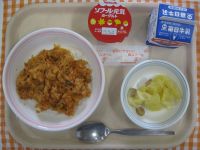 チキンライス、リヨネーズポテト、ヨーグルト