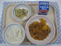 ごはん、豚肉のケチャップ煮、ごぼうサラダ